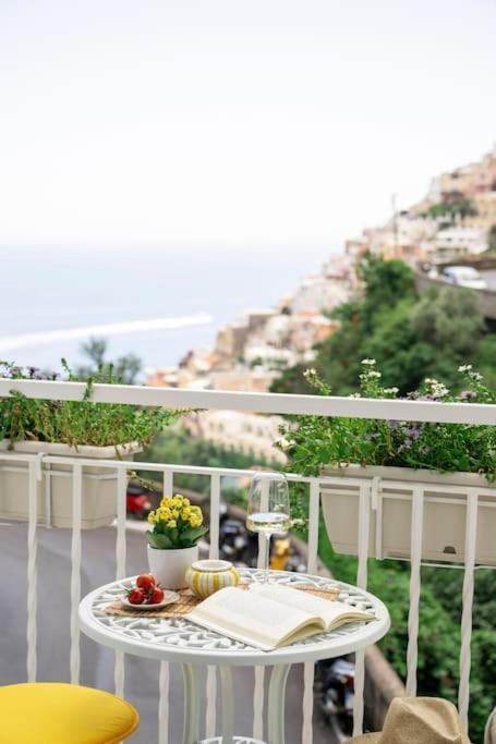 House On The Rock Apartment Positano Bagian luar foto