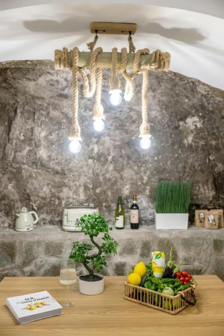 House On The Rock Apartment Positano Bagian luar foto